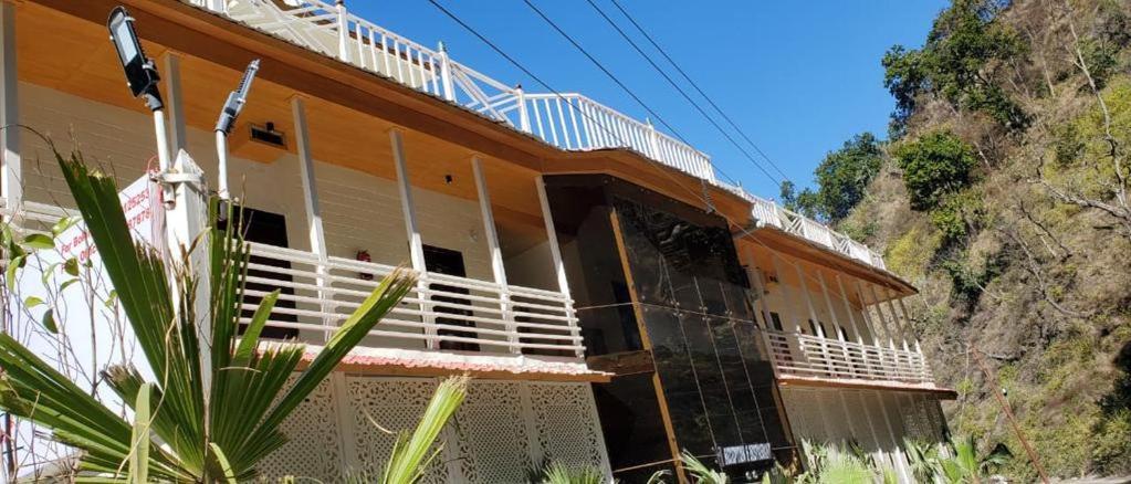 7 Hills Hotel And Resort Lansdowne Exterior foto